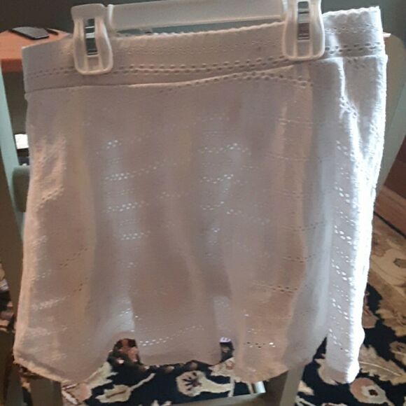 💫💫💫 AEROPOSTALE WHITE EYELET GIRLS MINI SKIRT SMALL PETITE - Picture 1 of 5